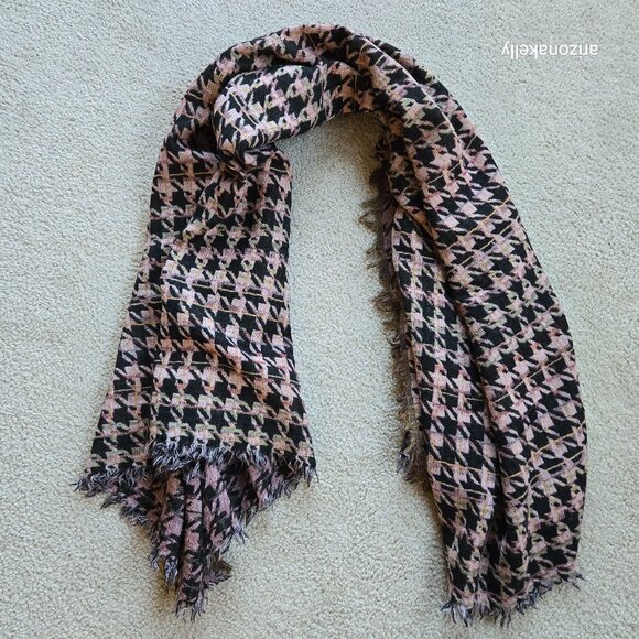 Wilfred 100% Wool Pink Houndstooth Scarf Reversible Aritzia